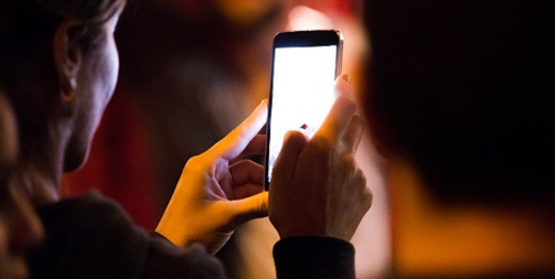 Las 5 mejores aplicaciones para bajar el brillo del celular